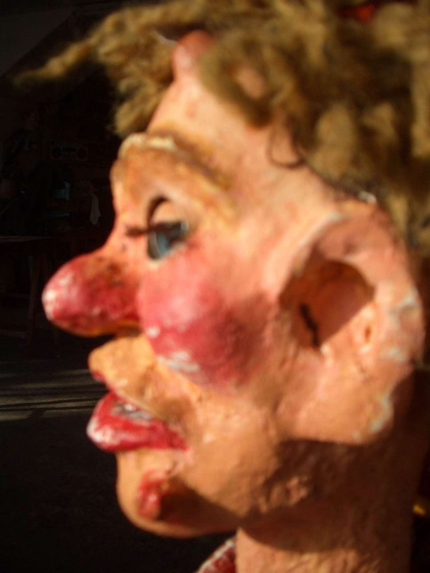 Sandrone particolare del volto prima del restauro